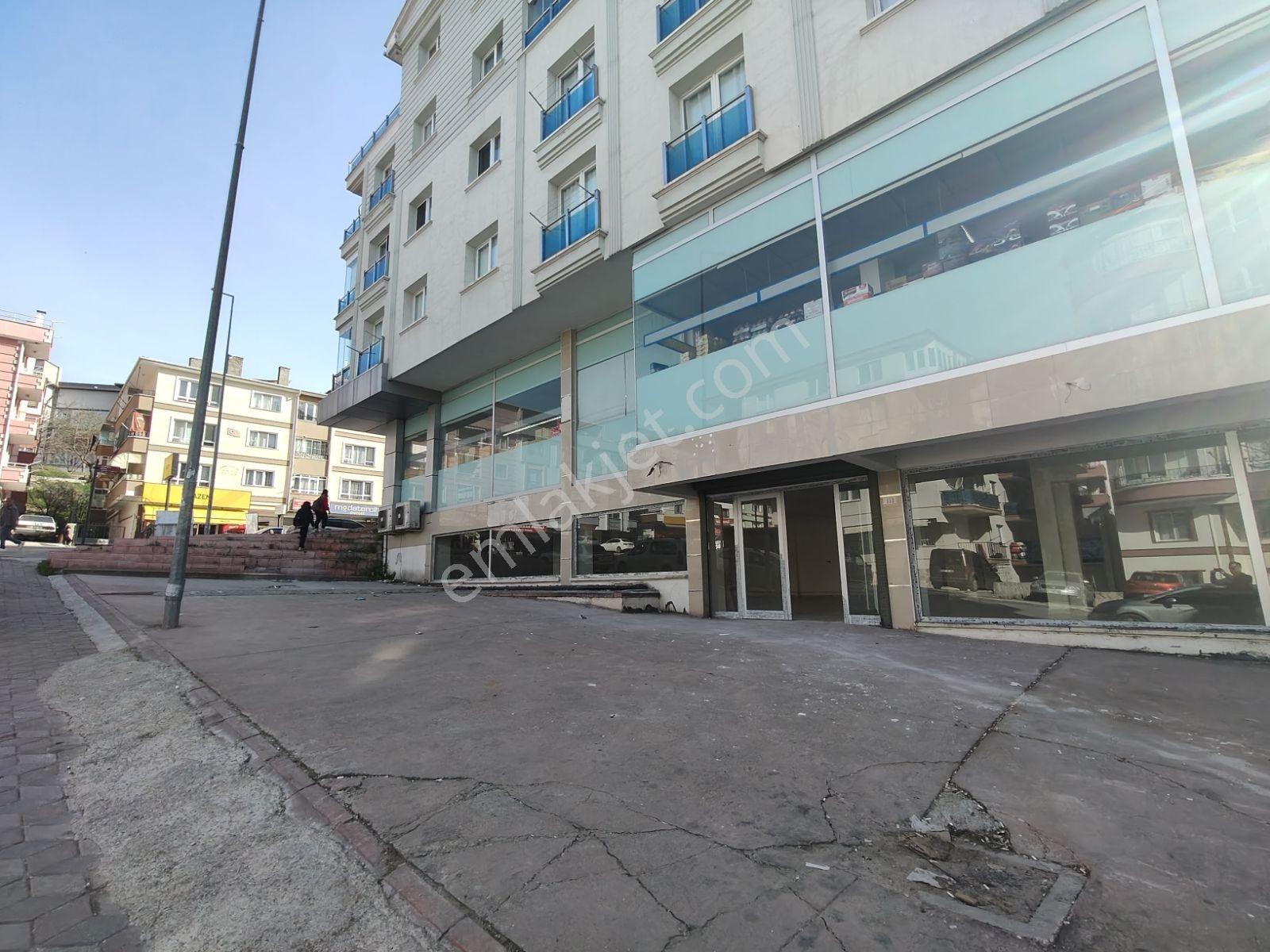Kiralık,ulubatlı Hasan Cad.18 Mt Cepheli, İçi 225 M2,önü 125m2