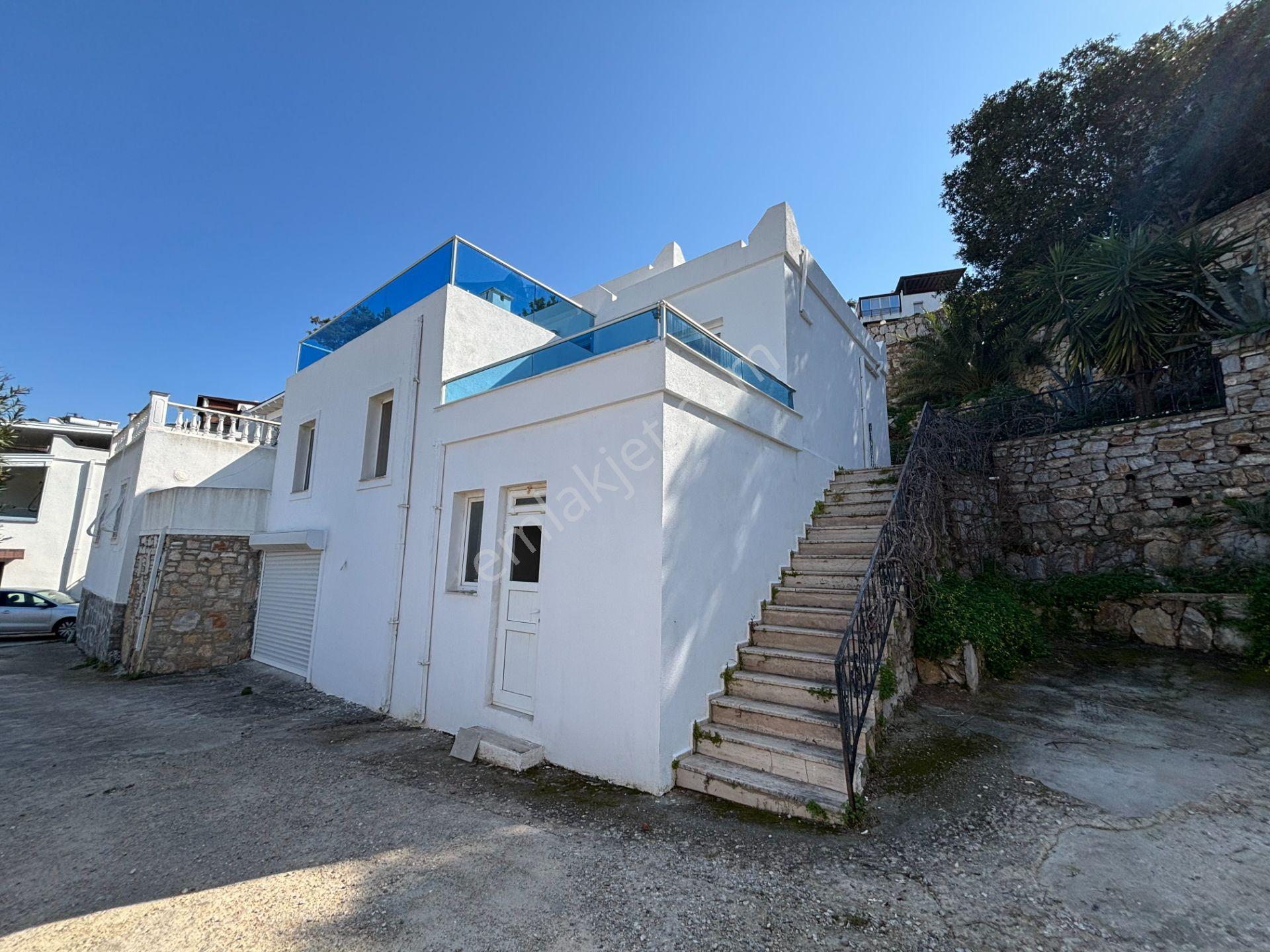 Bodrum Torba Satılık Deniz Manzaralı Kapalı Garaj Tripleks Villa - Görsel 2