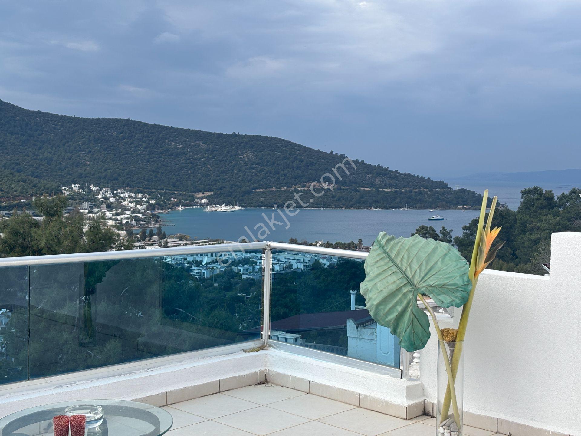 Bodrum Torba Satılık Deniz Manzaralı Kapalı Garaj Tripleks Villa