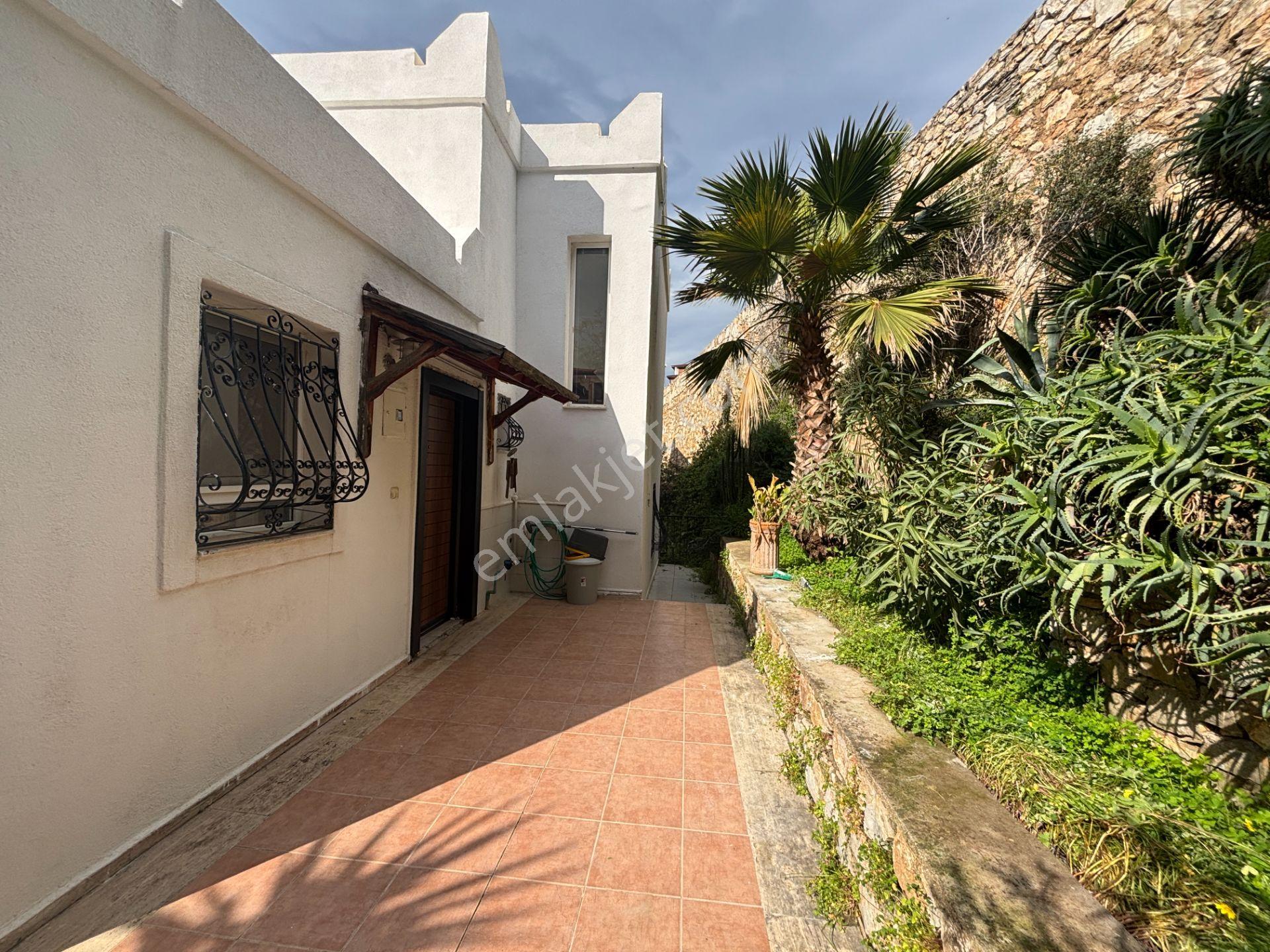 Bodrum Torba Satılık Deniz Manzaralı Kapalı Garaj Tripleks Villa - Görsel 20