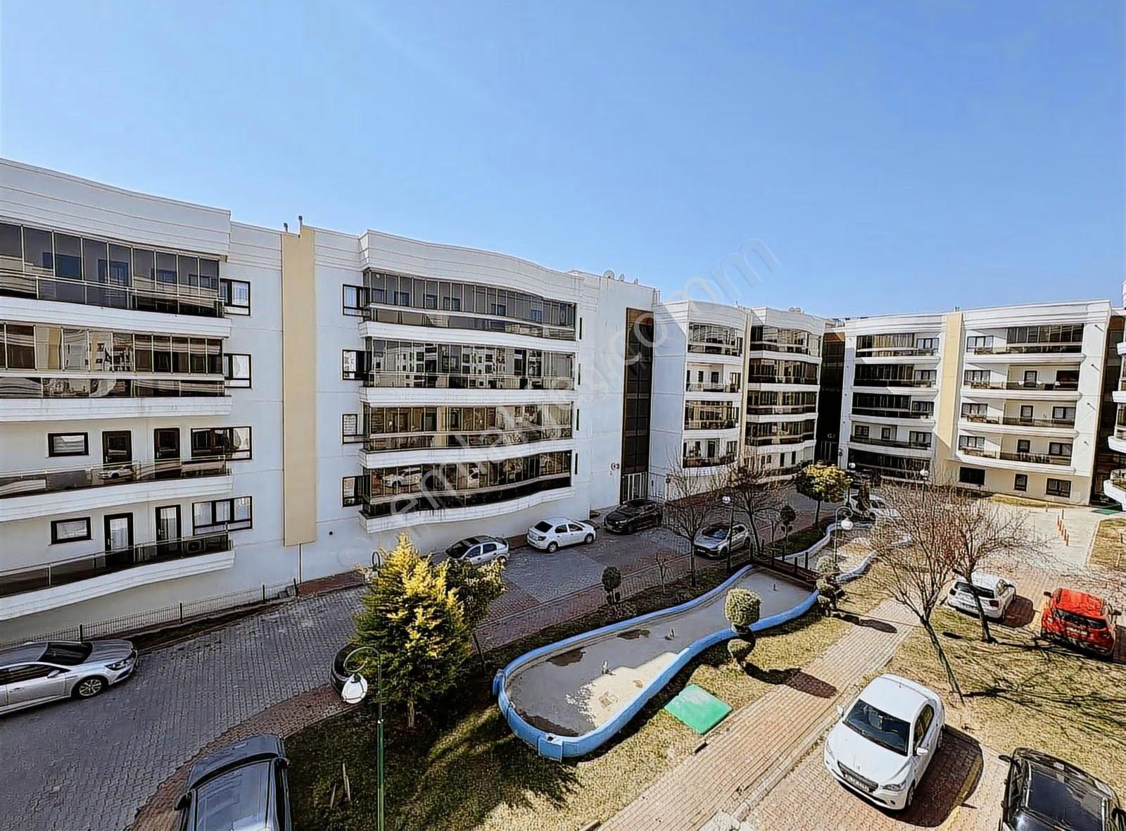 Özlem Yardımcı'dan Bakyapı Prestij 'de Kiralık 3+1 Daire