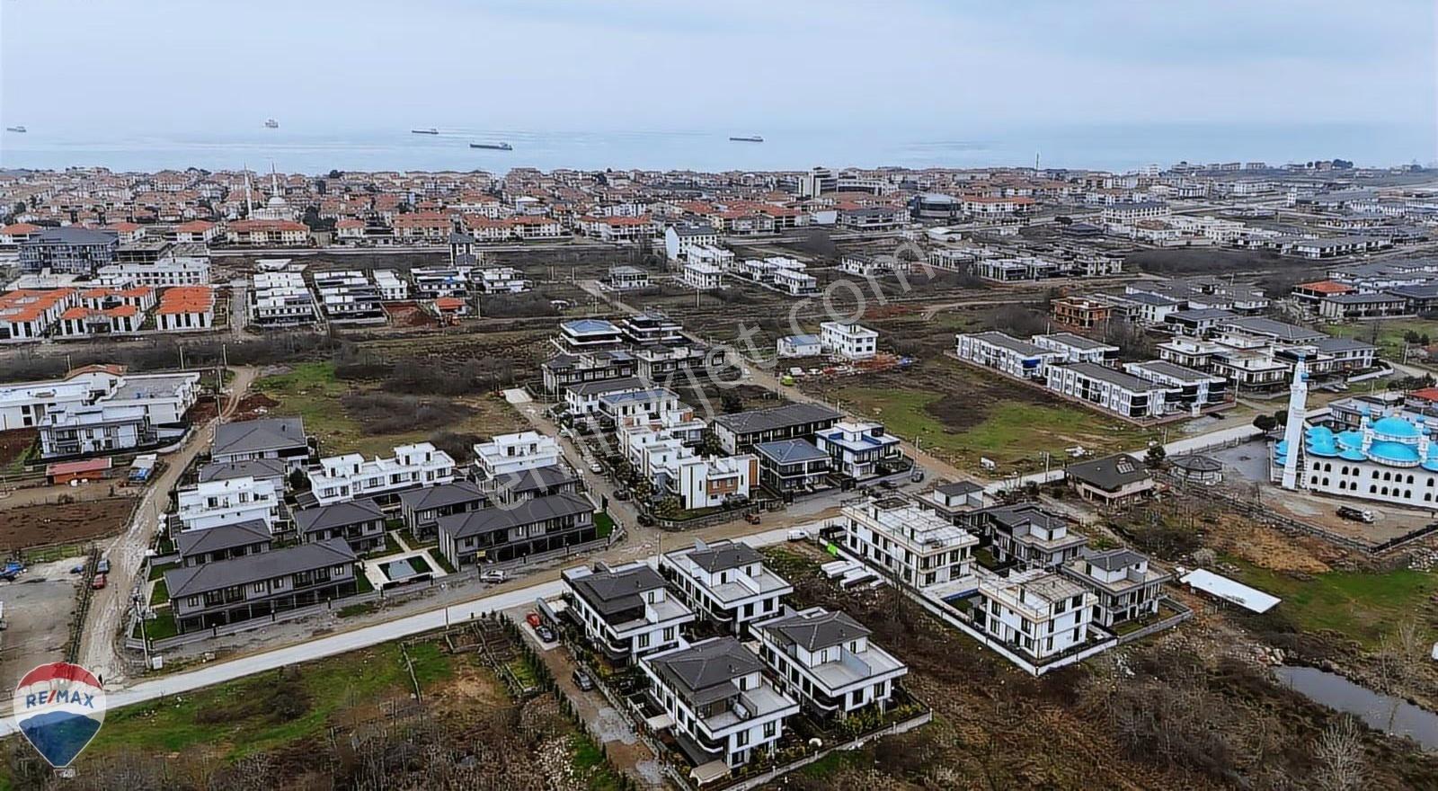 Re/max Maviden Havuzlu Sitede Müstakil Bahçeli Teraslı Villa - Görsel 12