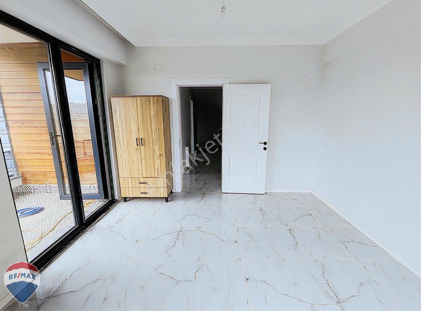 Re/max Maviden Havuzlu Sitede Müstakil Bahçeli Teraslı Villa - Görsel 18