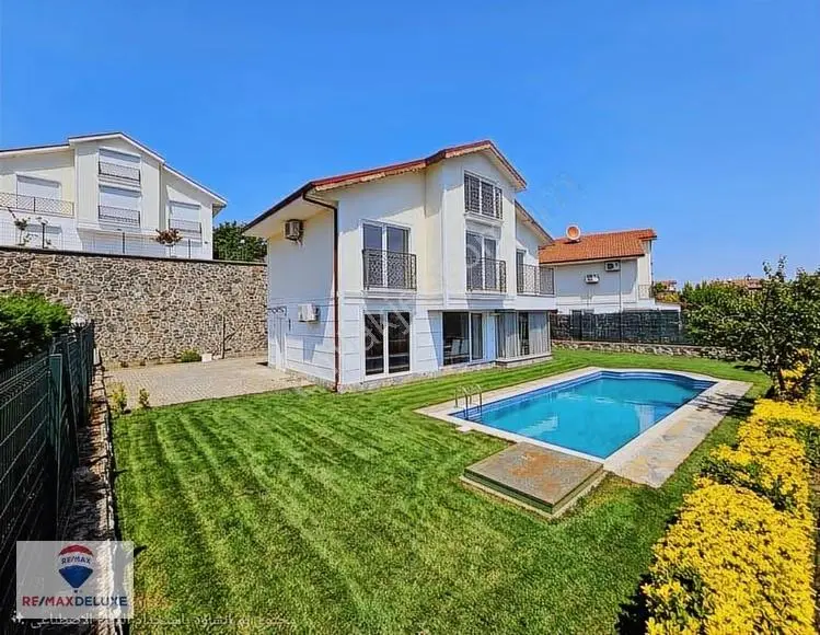 Kartepe'de Site İçi Full Eşyalı Müstakil Havuzlu Villa