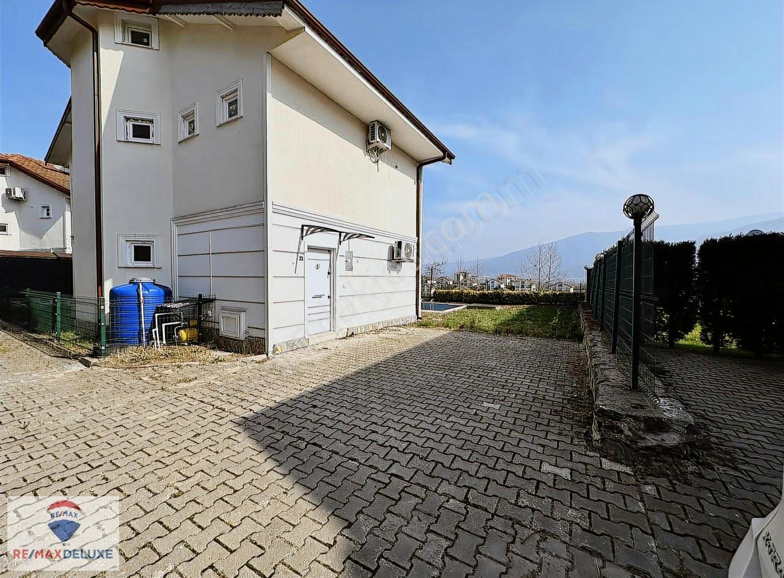 Kartepe'de Site İçi Full Eşyalı Müstakil Havuzlu Villa - Görsel 11