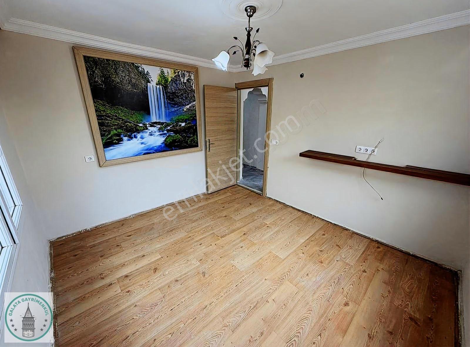 Galata,dan Söke Konak Mah,de 108 M² 3+1 Müstakil 2 Katlı Ev - Görsel 2