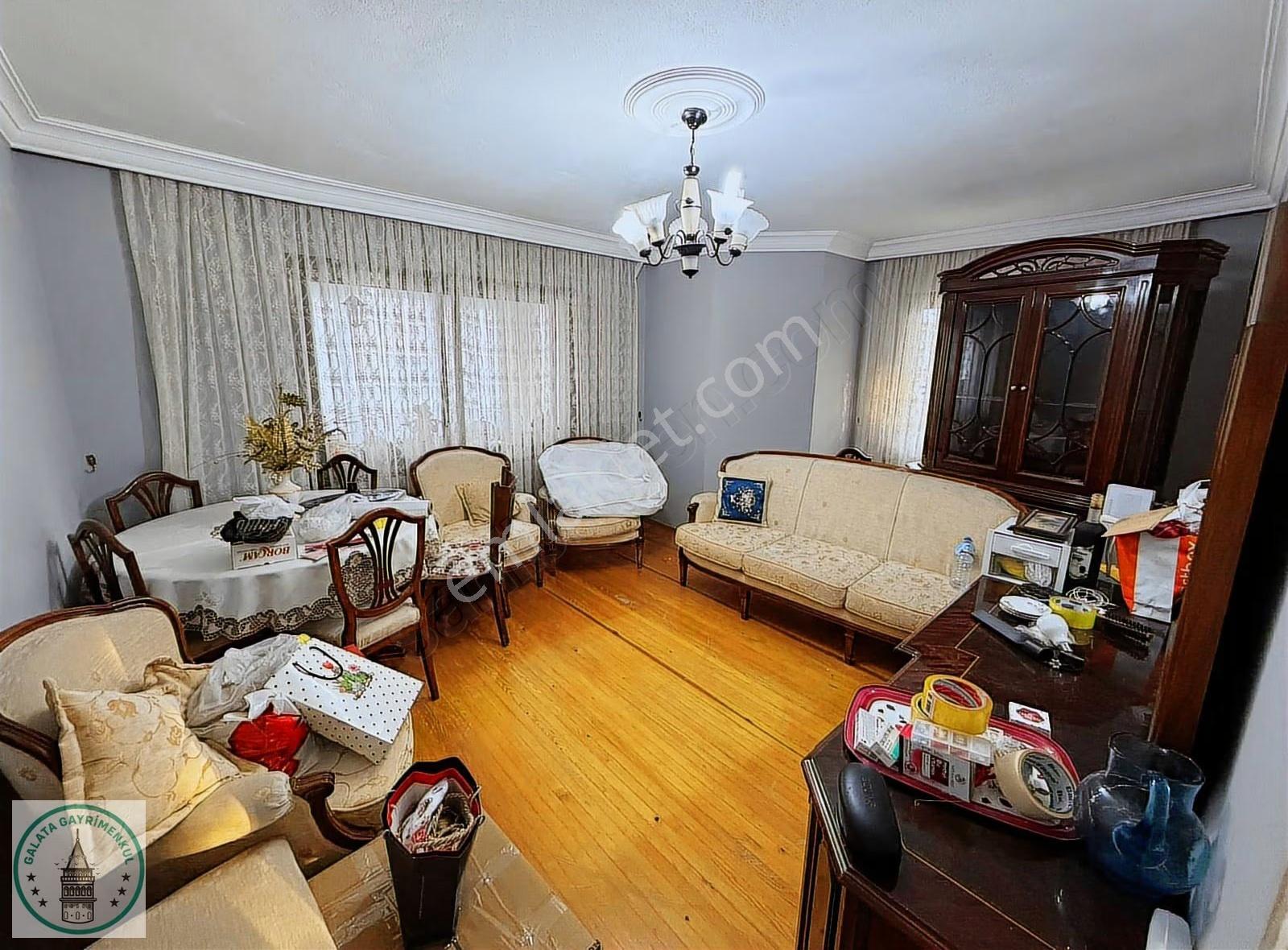 Galata,dan Söke Yenicami Mah,de 130 M² 3+1 Satılık Daire
