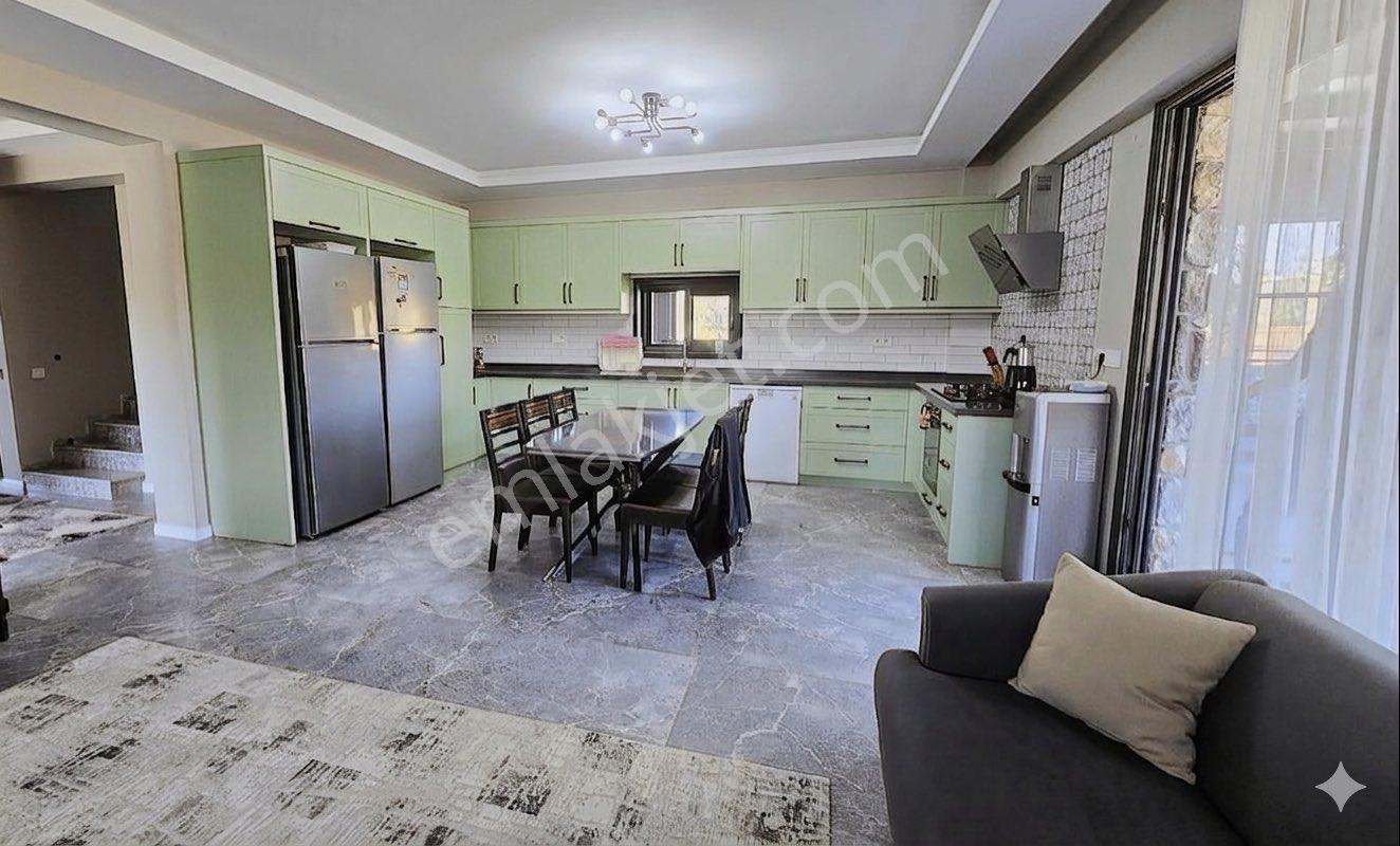 Urla İçmeler’de 1500 M² Arsa İçinde, 6+1 Müstakil, Bahçeli & Donanımlı Lüks Villa - Görsel 2