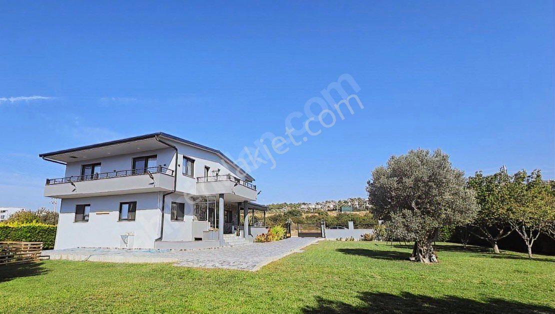 Urla İçmeler’de 1500 M² Arsa İçinde, 6+1 Müstakil, Bahçeli & Donanımlı Lüks Villa - Görsel 21