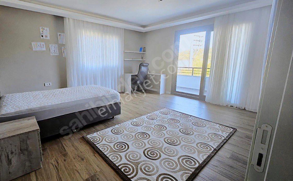 Urla İçmeler’de 1500 M² Arsa İçinde, 6+1 Müstakil, Bahçeli & Donanımlı Lüks Villa - Görsel 13