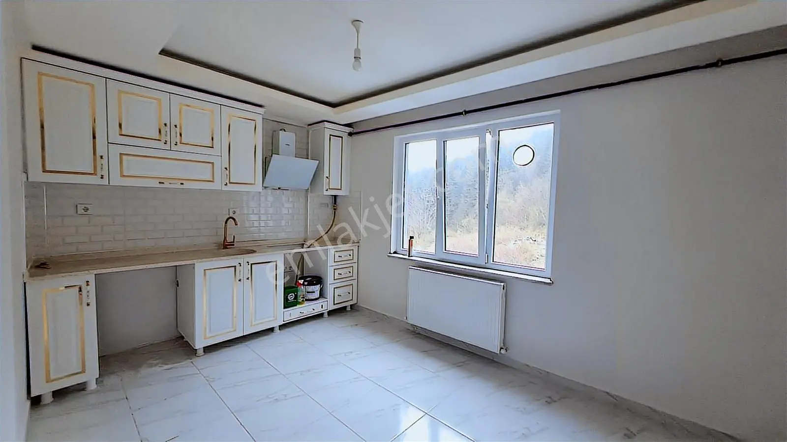 Remax Advantage'den Akçağlayan Mh Fırsat Temiz Kiralık 2+1 Daire