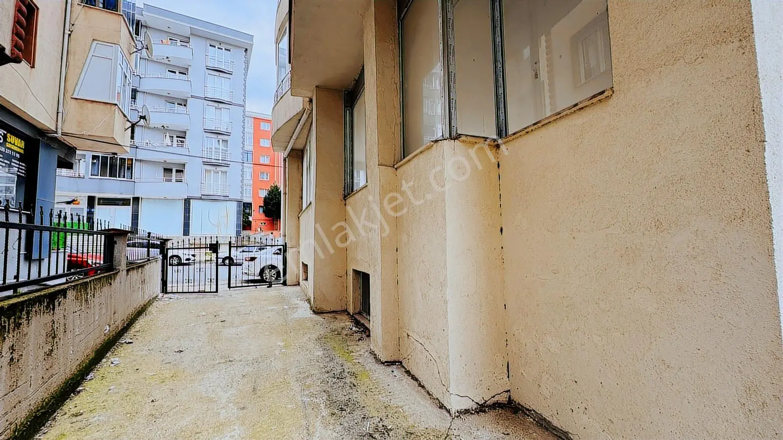 Redstone'dan Muhittinde Satılık Depolu Seçenekli Ticari Dükkan - Görsel 24