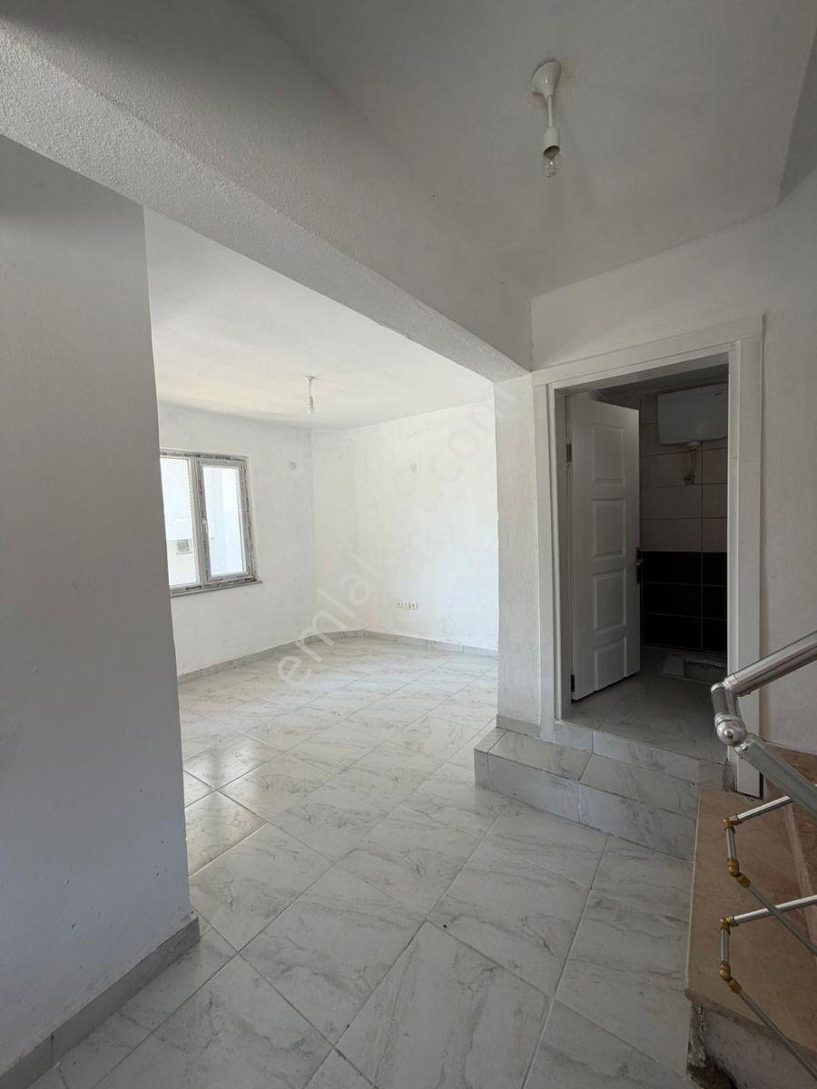 Gökçetepe Sahilde Site İçerisinde 4 Katlı Müstakil Villa - Görsel 9