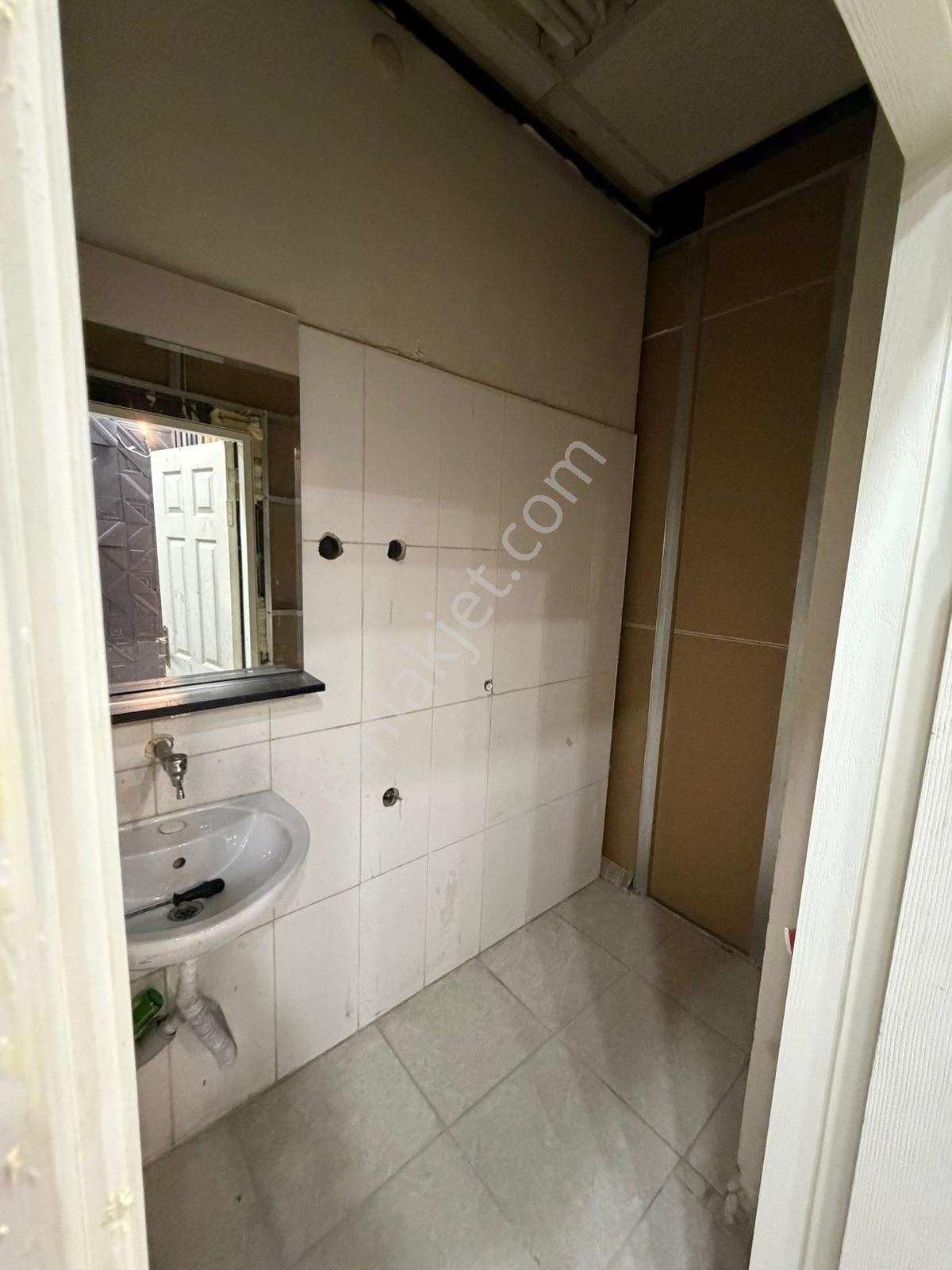 Kolçan Emlaktan Çelebi Hastane Yanı 300m2 Kiralık Dükkan Fırsatı - Görsel 9