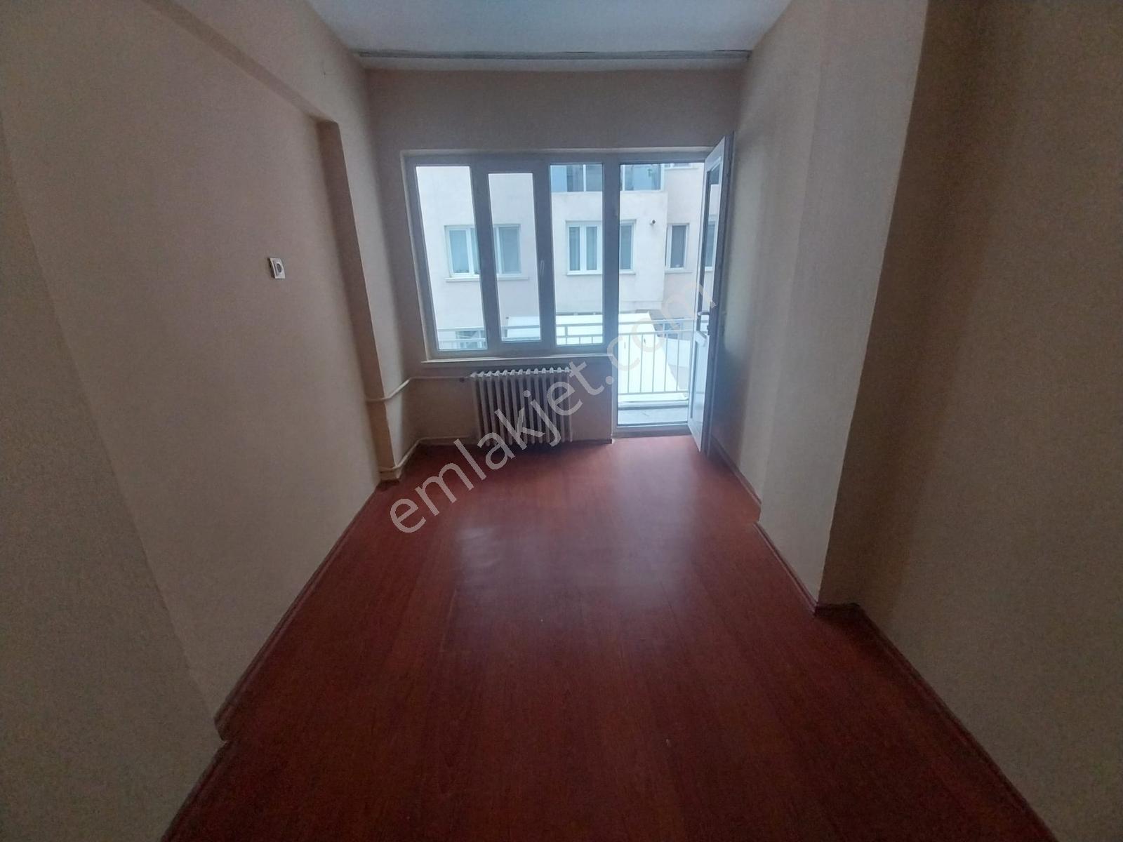 Kurtuluş Mah. Ara Kat Balkonlu Boya Badanalı Kiralık 3+1 Daire - Görsel 6