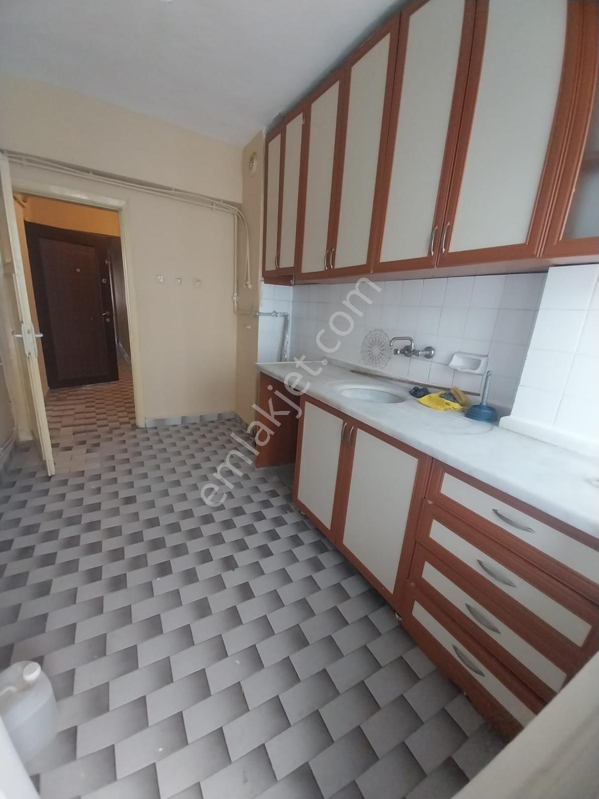 Kurtuluş Mah. Ara Kat Balkonlu Boya Badanalı Kiralık 3+1 Daire - Görsel 18
