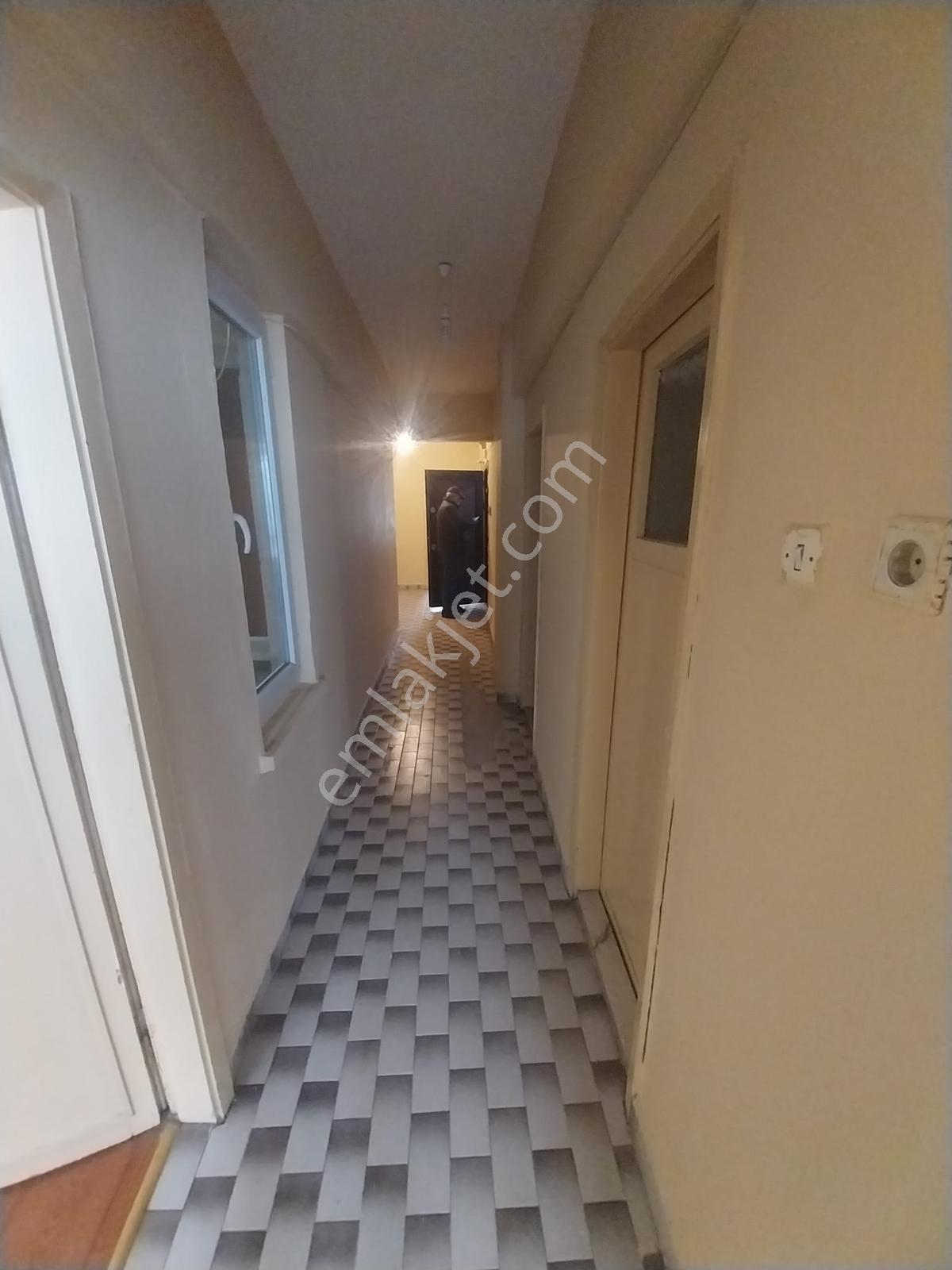 Kurtuluş Mah. Ara Kat Balkonlu Boya Badanalı Kiralık 3+1 Daire - Görsel 7
