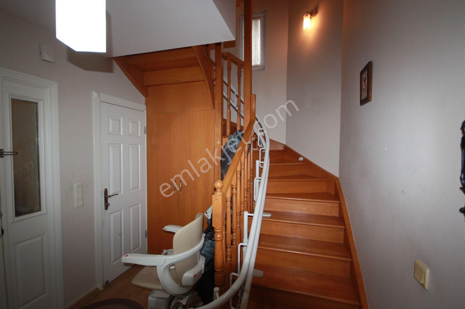 Stoptan Yanıklarda Müstakil Havuzlu Tripleks Villa - Görsel 25