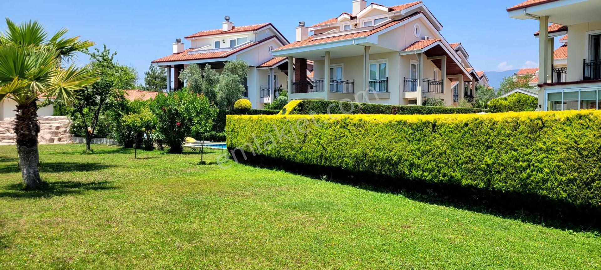 Stoptan Yanıklarda Müstakil Havuzlu Tripleks Villa - Görsel 6