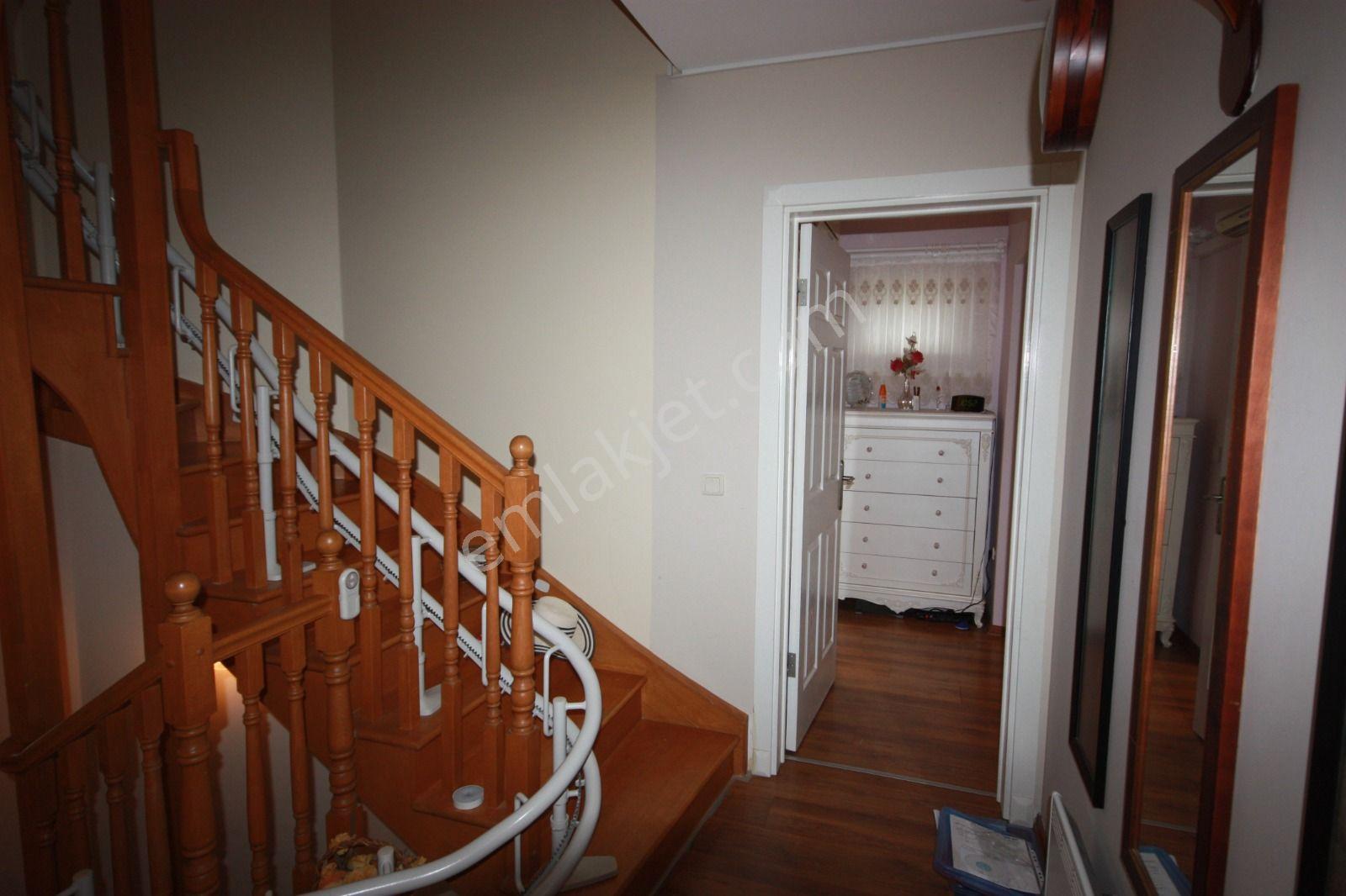 Stoptan Yanıklarda Müstakil Havuzlu Tripleks Villa - Görsel 34