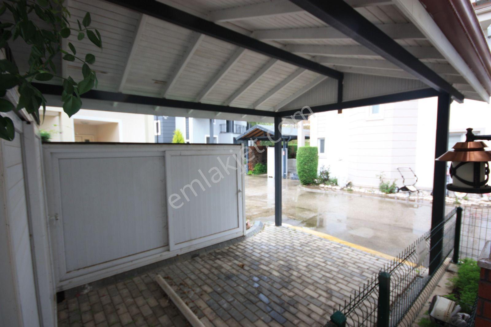 Stoptan Yanıklarda Müstakil Havuzlu Tripleks Villa - Görsel 26