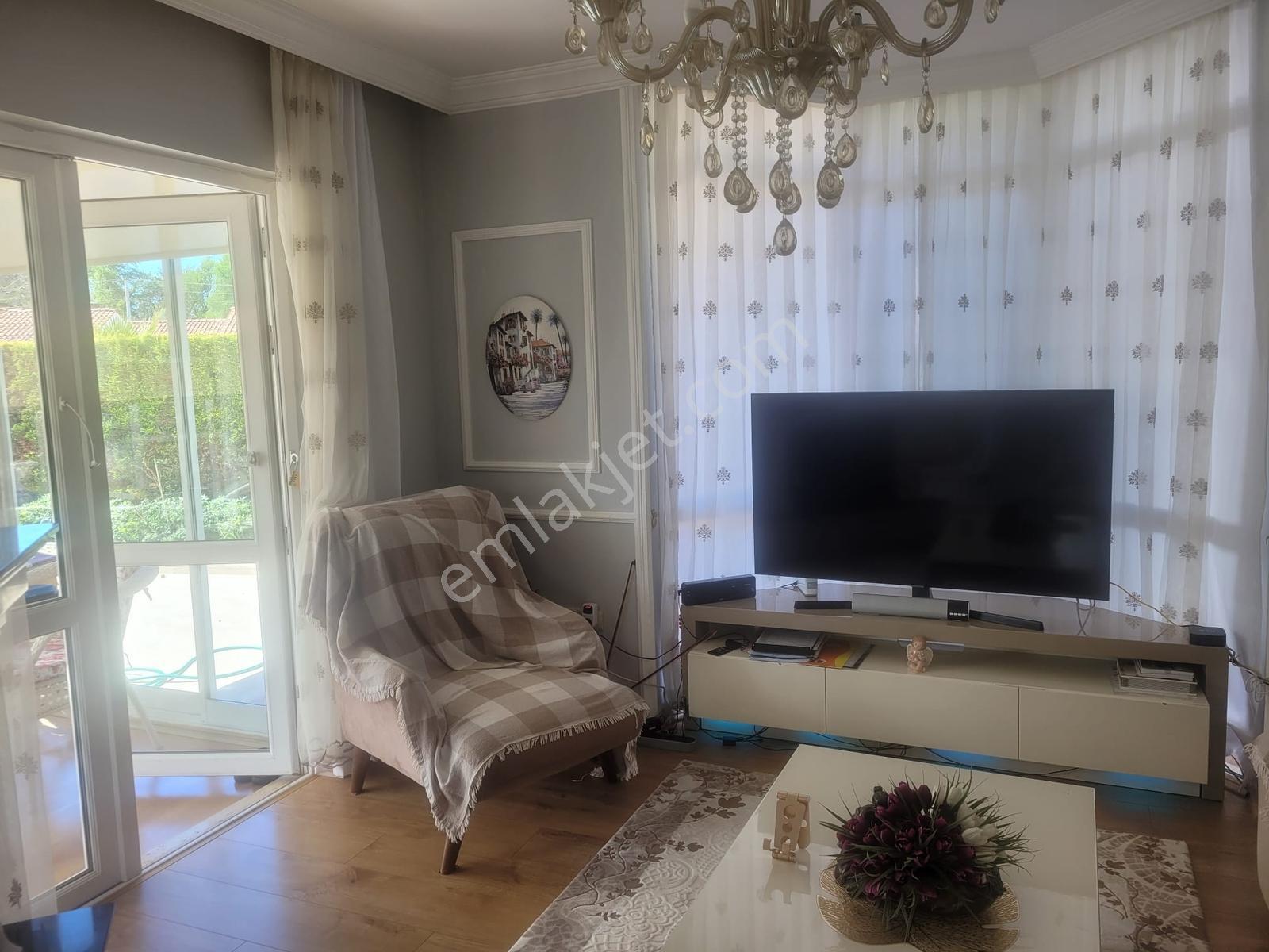 Stoptan Yanıklarda Müstakil Havuzlu Tripleks Villa - Görsel 19