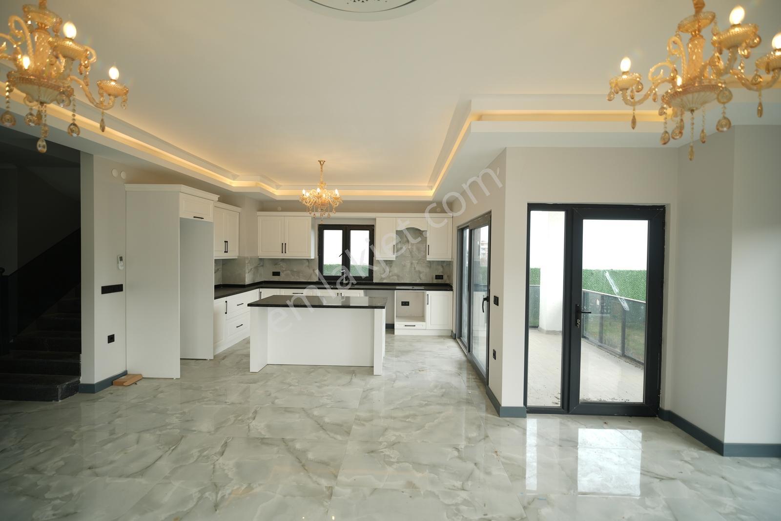 Akçaabat Yaylacık'ta Oturuma Hazır Deniz Manzaralı Lüks Villa - Görsel 10
