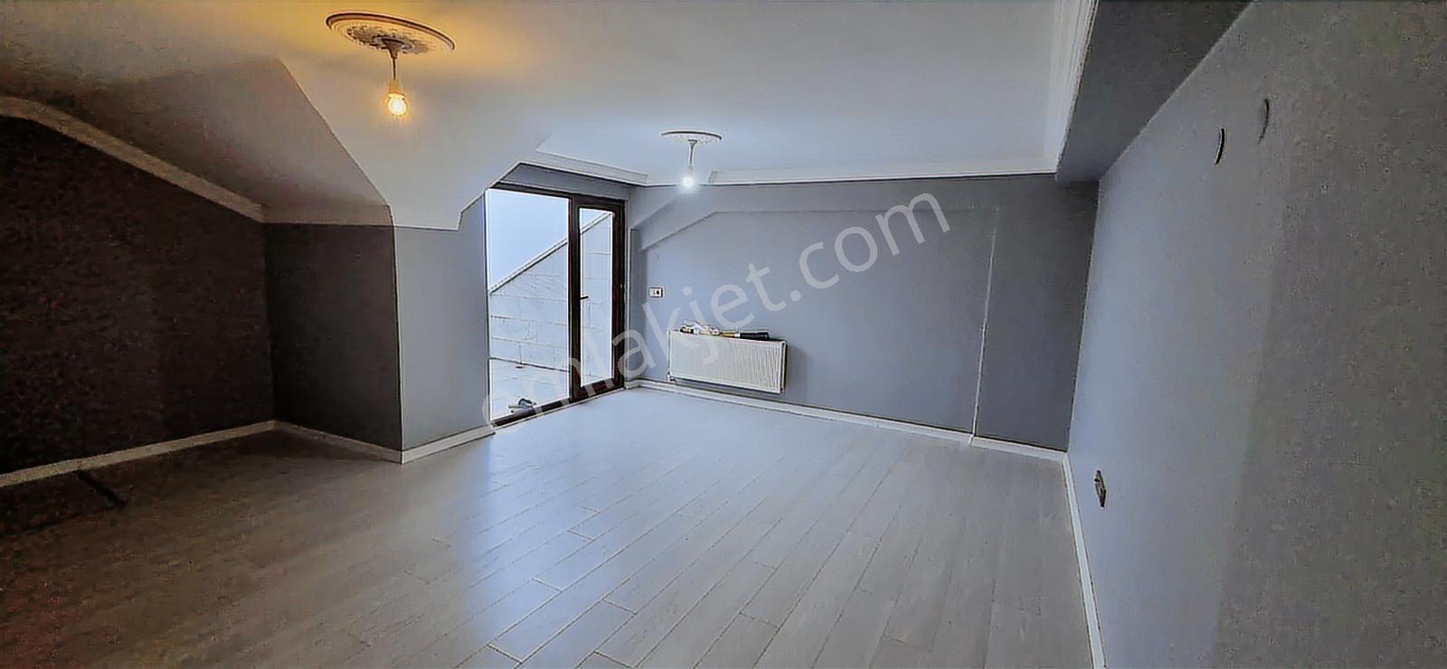 Akçaabat Yıldızlı'da Denize Sıfır Anacadde Üzerinde Kiralık 2+1 - Görsel 11