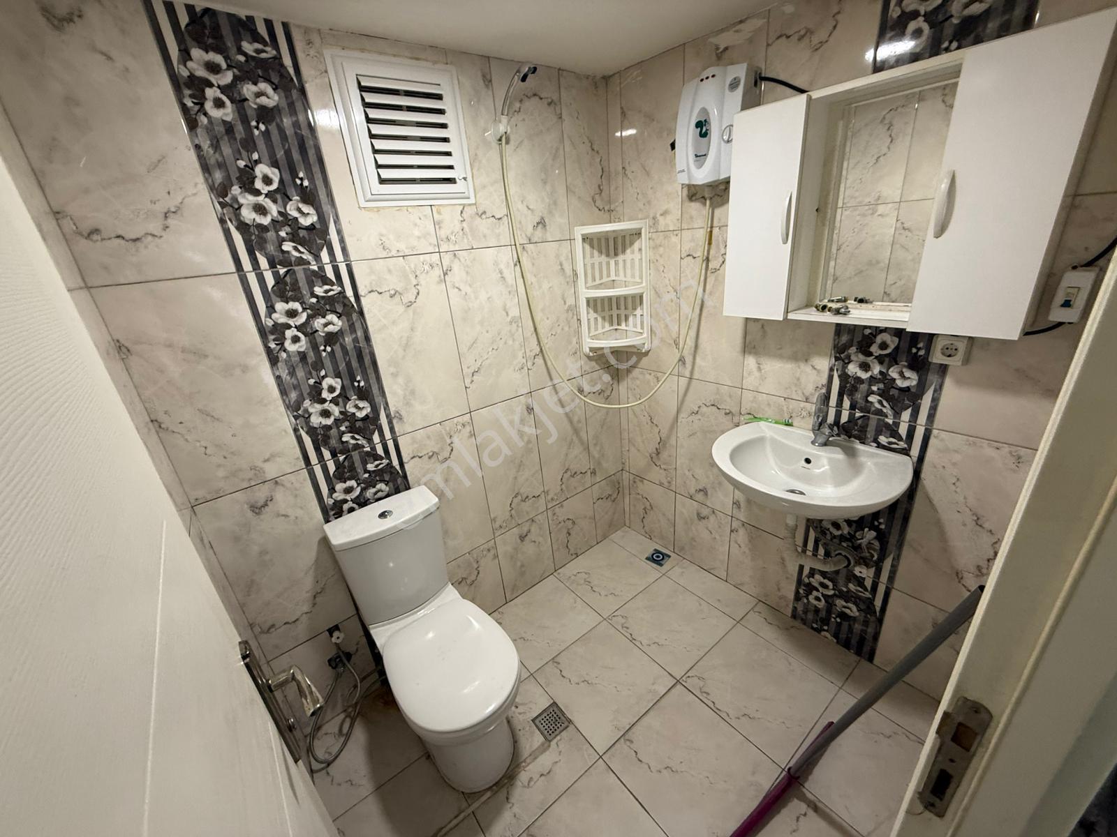 Aşağı Eğlence Mercimek Sokak'da 80m2 Her İşe Uygun Yapılı Dükkan - Görsel 9