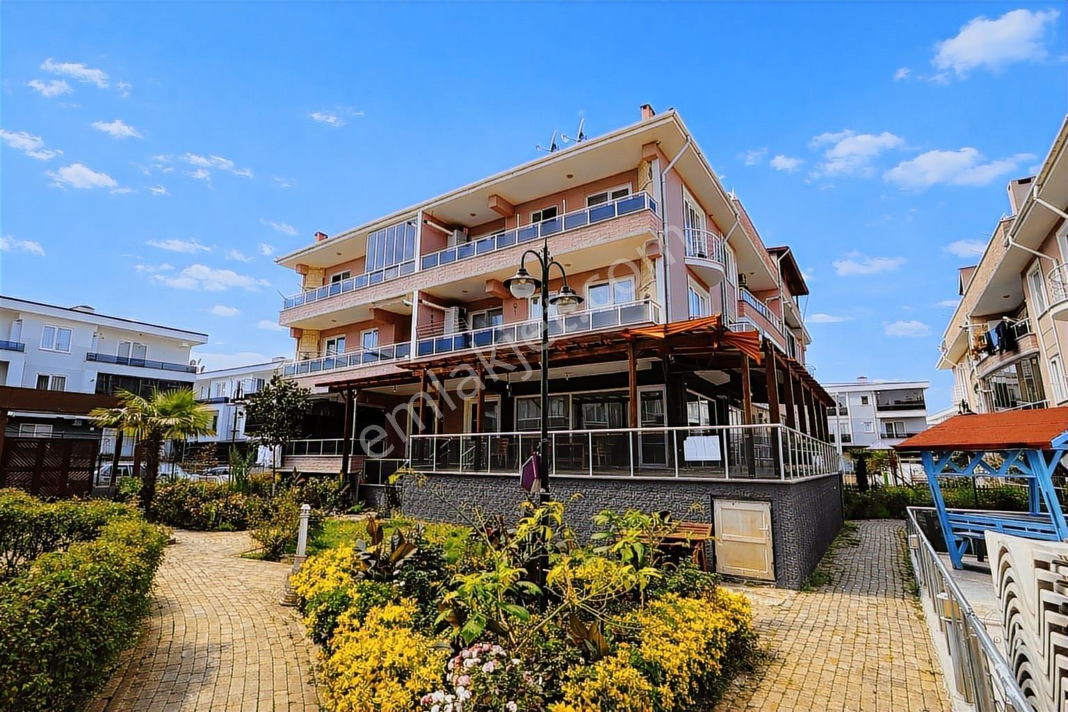 Güvenlikli Sitede Arakat Havuz Cephe Köşe Nefis Mutfak Ayrı 2+1