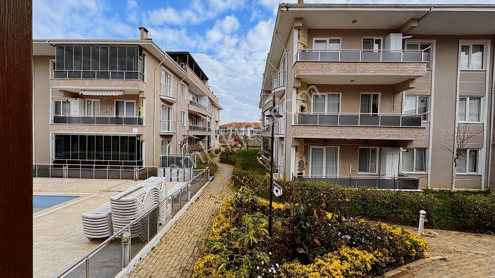 Güvenlikli Sitede Arakat Havuz Cephe Köşe Nefis Mutfak Ayrı 2+1 - Görsel 6