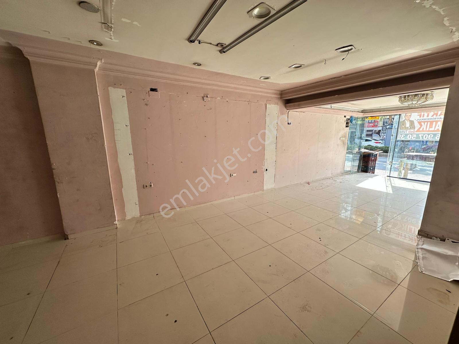 Aktif'ten Siteler'de Cadde Üzeri Kiralık 3 Katlı Dükkan - Görsel 2
