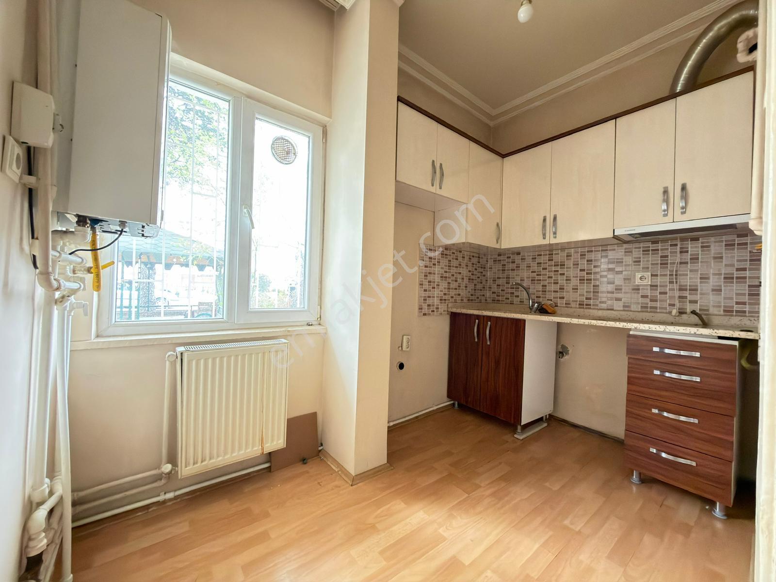 Etlik Hast. Bölgesi Yakını Kiralık Y.giriş 2+1 Balkonlu 90m2 Net