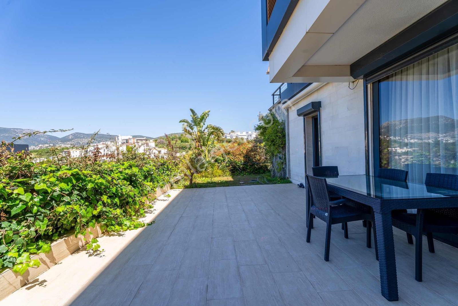 Bardakçı Mirage Marin Sitesi'nde Deniz Manzaralı Tripleks - Görsel 24