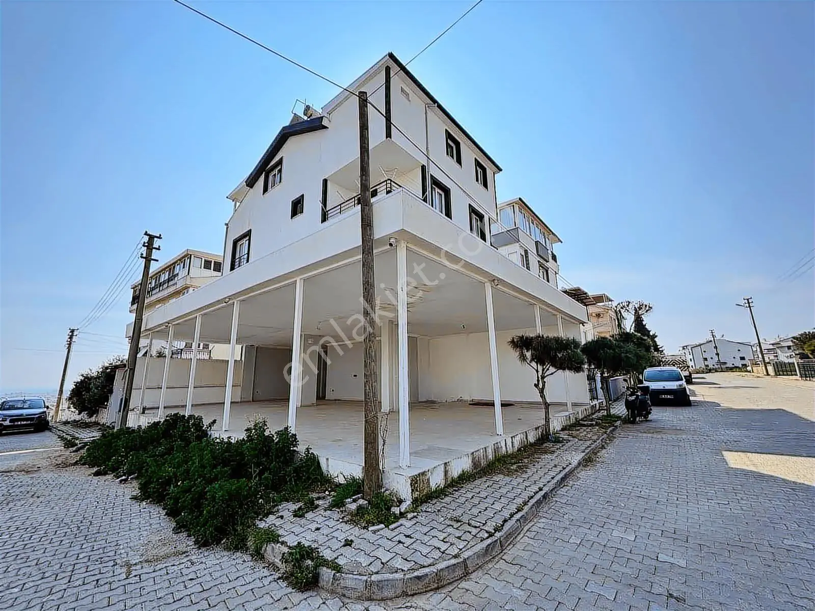 Merkezi Konumda Köşe Başı Kiralık Depolu Dükkan