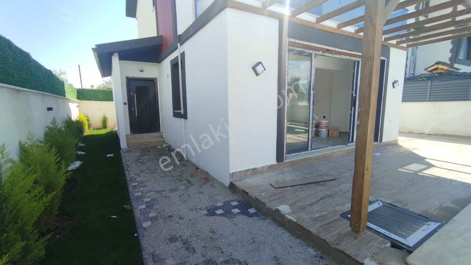 İlkon'dan Çiftlik'te Havuzlu Ve Jakuzili 4+1 Tripleks Villa - Görsel 10