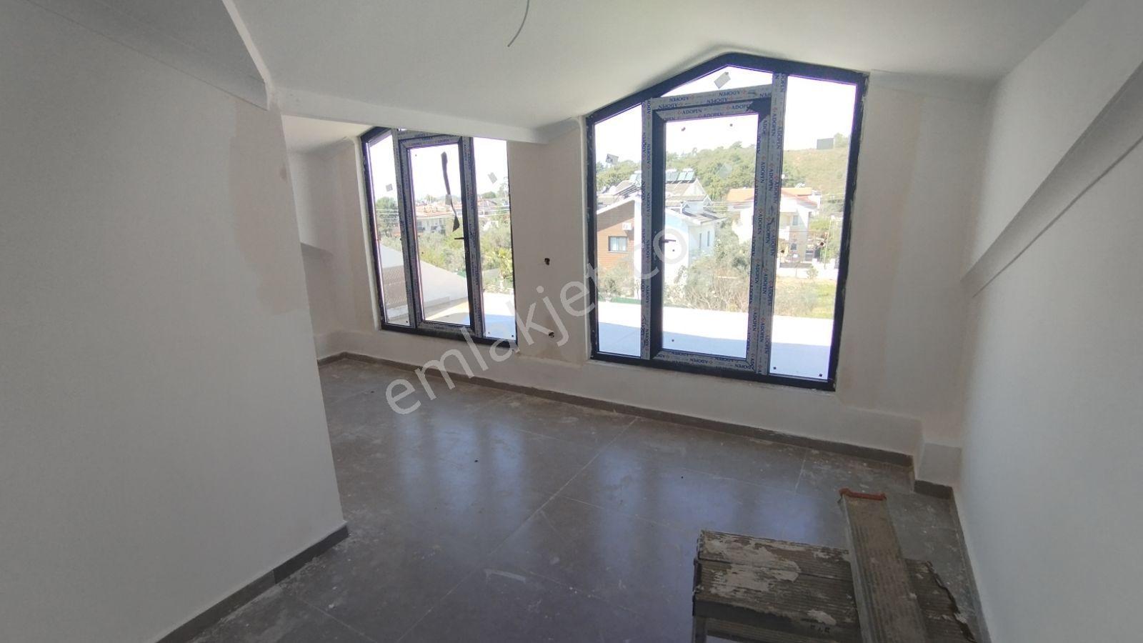 İlkon'dan Çiftlik'te Havuzlu Ve Jakuzili 4+1 Tripleks Villa - Görsel 3