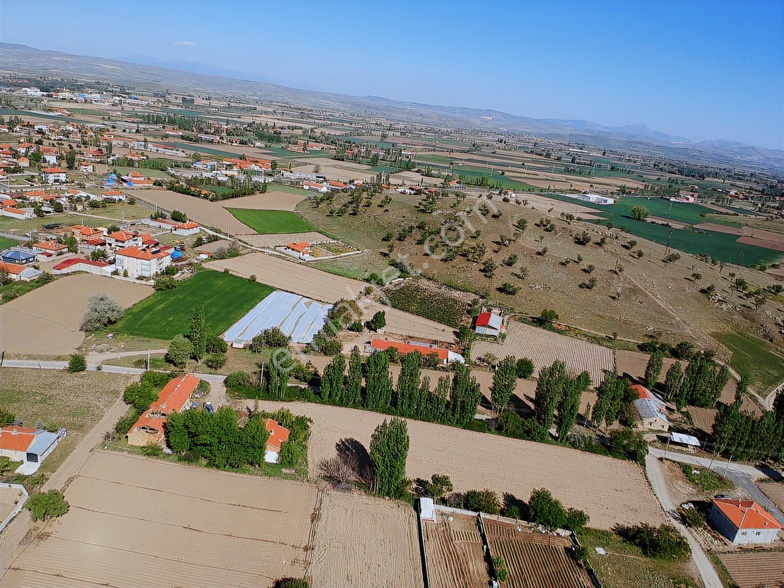 İlbey // Şuhut Merkez "zafer" Mahallesinde Satılık 1966 M² Arsa - Görsel 4
