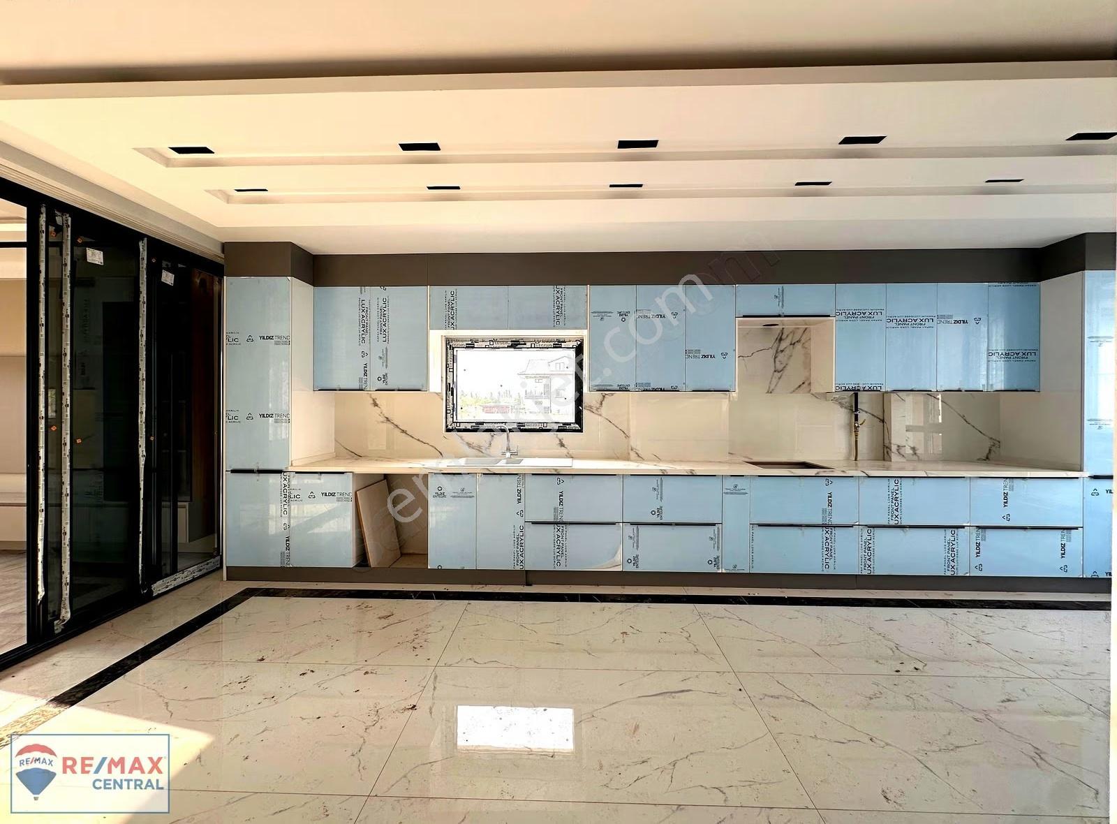 Remax Central' Esenyurtta Villa Sitesi İçerisinde Lux 6+1 Villa - Görsel 14