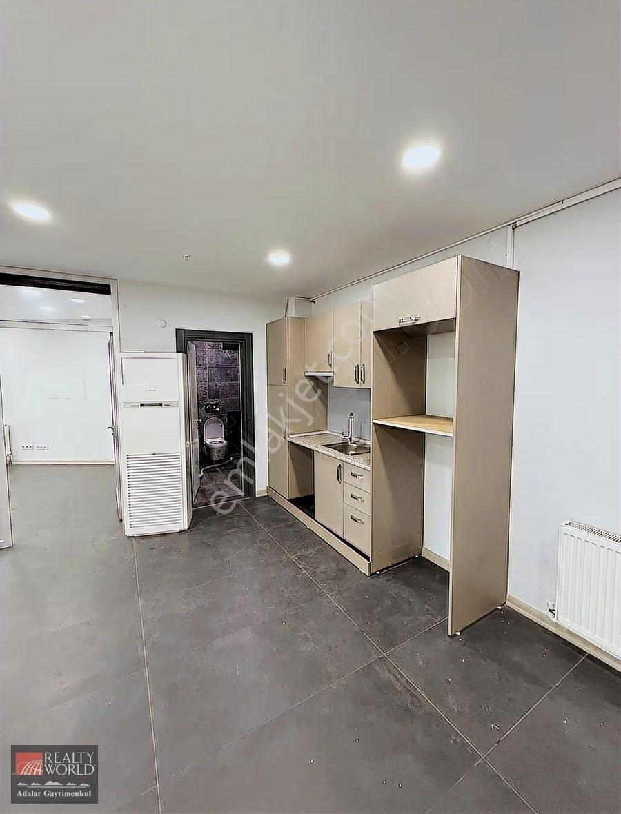 Ata Plaza Küçükyalı Merkezi Konumda Geniş 1+1 Kiralık Ofis - Görsel 21