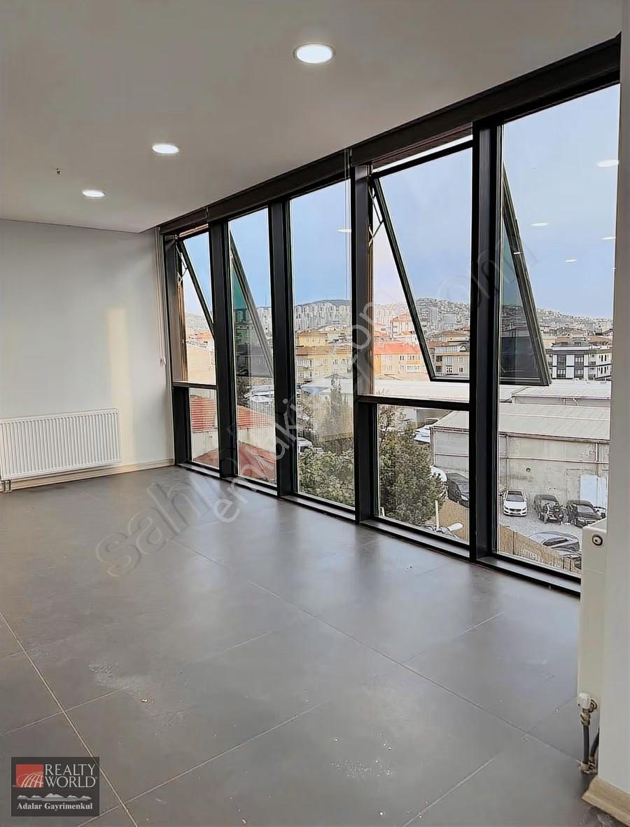 Ata Plaza Küçükyalı Merkezi Konumda Geniş 1+1 Kiralık Ofis - Görsel 9
