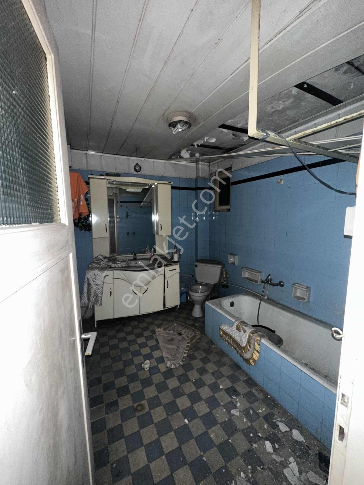 Millet Caddesinde Otoparklı Daire - Görsel 14