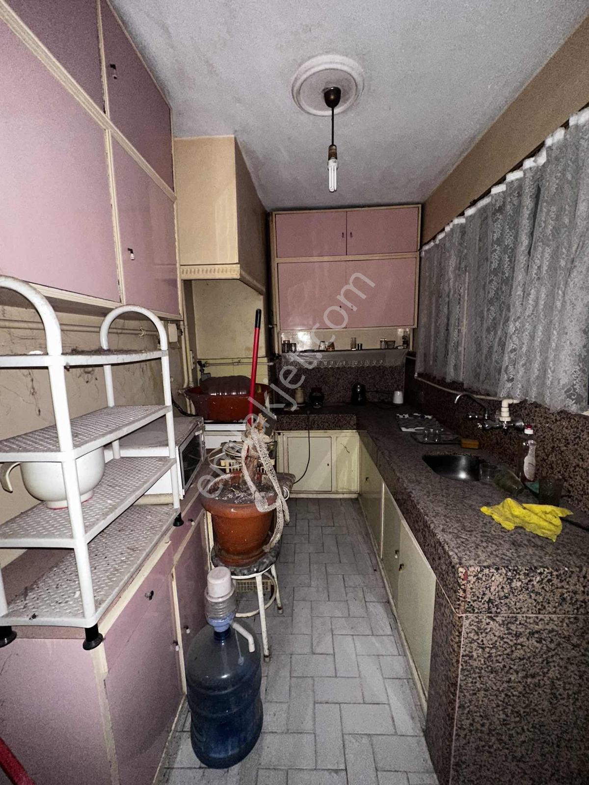 Millet Caddesinde Otoparklı Daire - Görsel 4