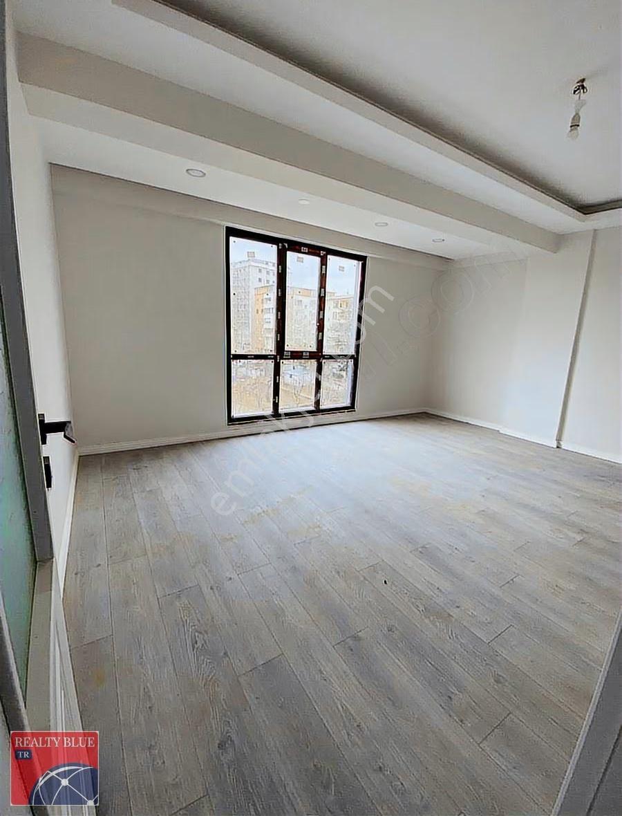 Sultanbeyli Merkezde 3+1 Kiralık Lüx Daire