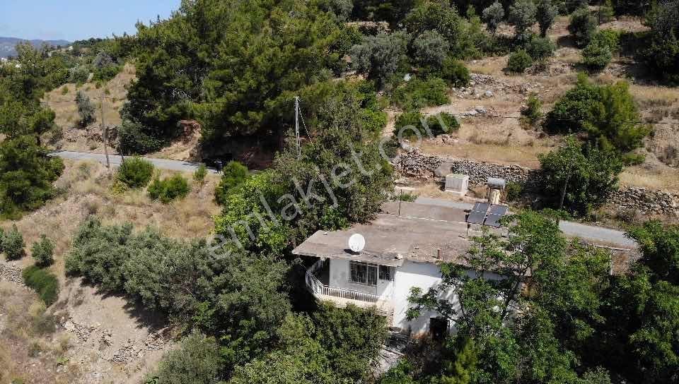 Aydıncık Mahallesinde 2.600m2 Tarla Ve 3+1 Ev