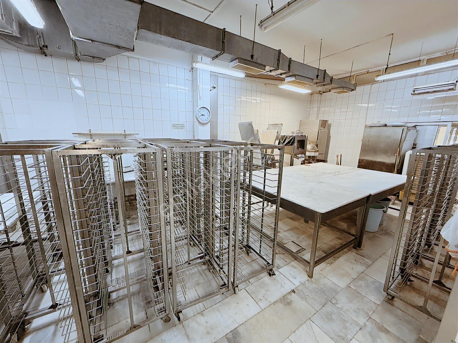Bornova'da Hazır Kurulu Tatlı & Börek İmalathanesi Satılık - Görsel 16