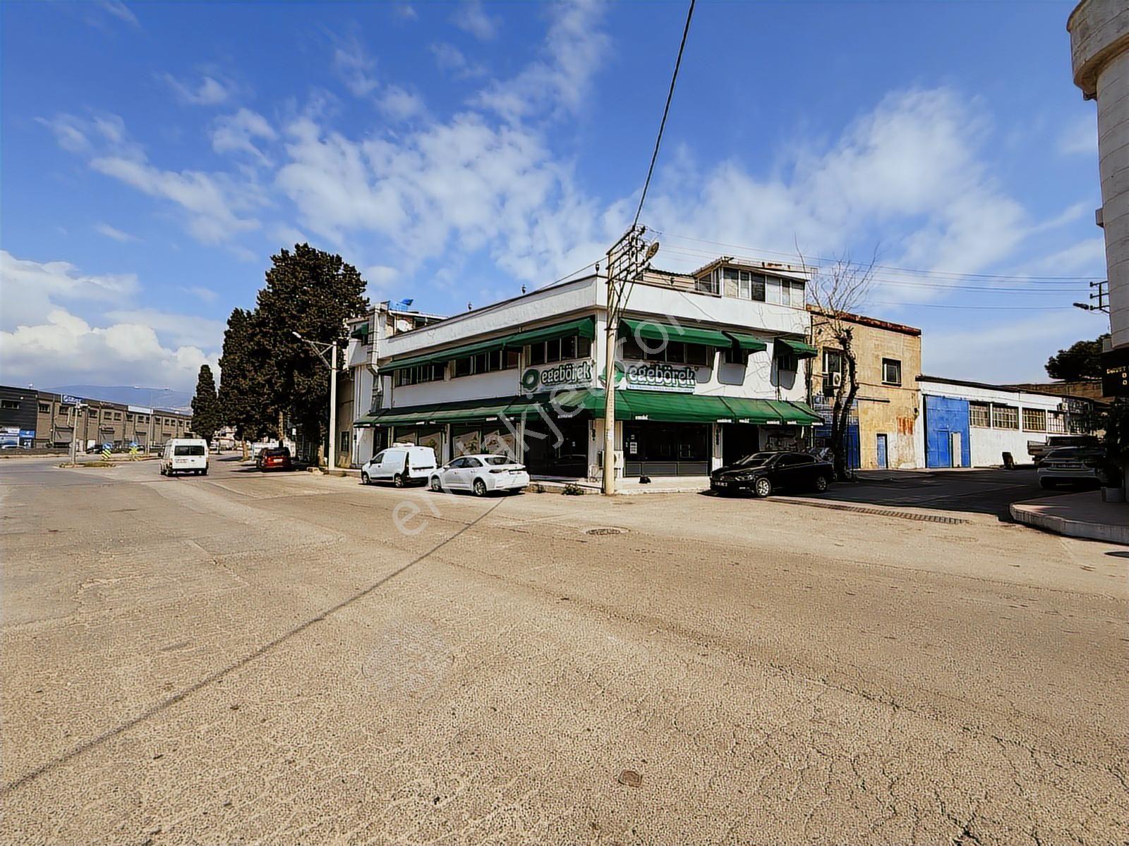 Bornova'da Hazır Kurulu Tatlı & Börek İmalathanesi Satılık