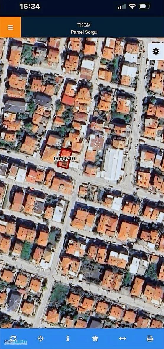 İçinde 2 Katlı Ev Olan Kıymetli Bir Bölgede Satılık Arsa - Görsel 2