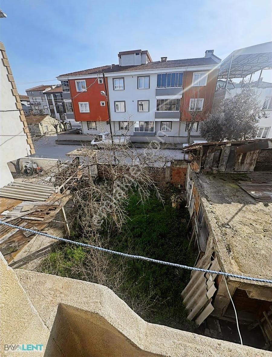İçinde 2 Katlı Ev Olan Kıymetli Bir Bölgede Satılık Arsa - Görsel 18