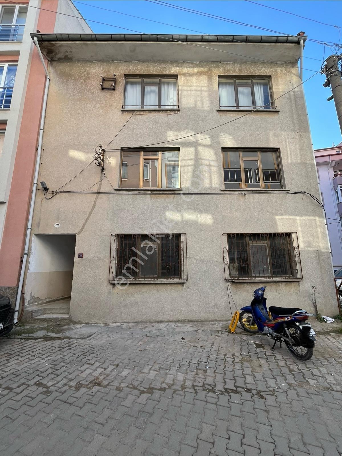 Edirne Medrese Alibey Mah. Satılık 3 Katlı Bina 3 Adet 3+1 Daire